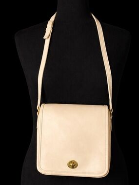 Vintage COACH Crossbody Bag – Cream Glove-Tanned Leather | Classic Turnlock |